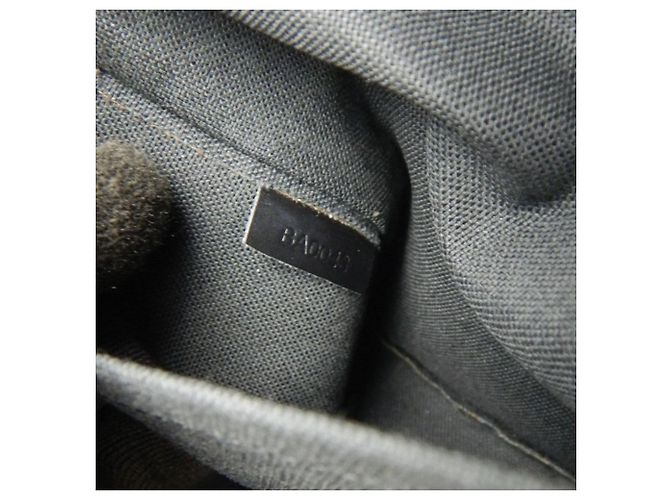 Borsa a tracolla Louis Vuitton Taiga Beluga in Ardoise Grigio - vista 22