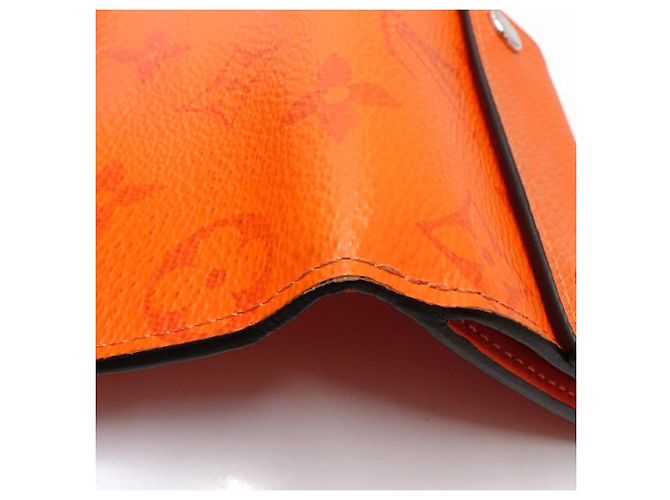 Cartera tríptico Louis Vuitton Taigarama Naranja - vista 11