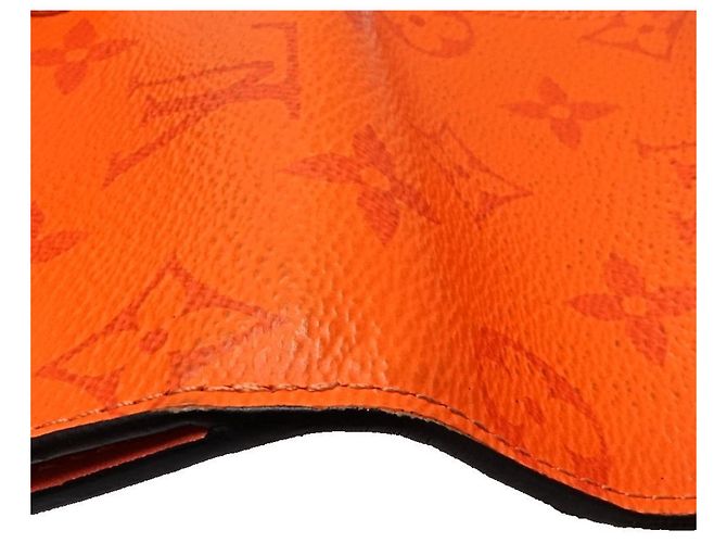 Cartera tríptico Louis Vuitton Taigarama Naranja - vista 12