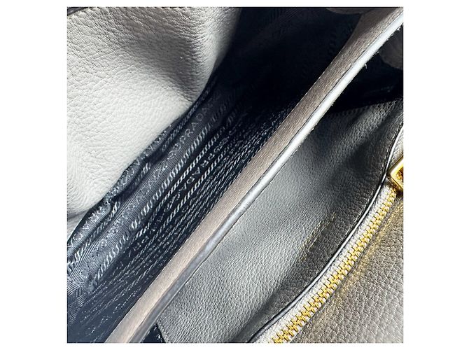 Borsa a tracolla in pelle grigia Prada Marrone - vista 5