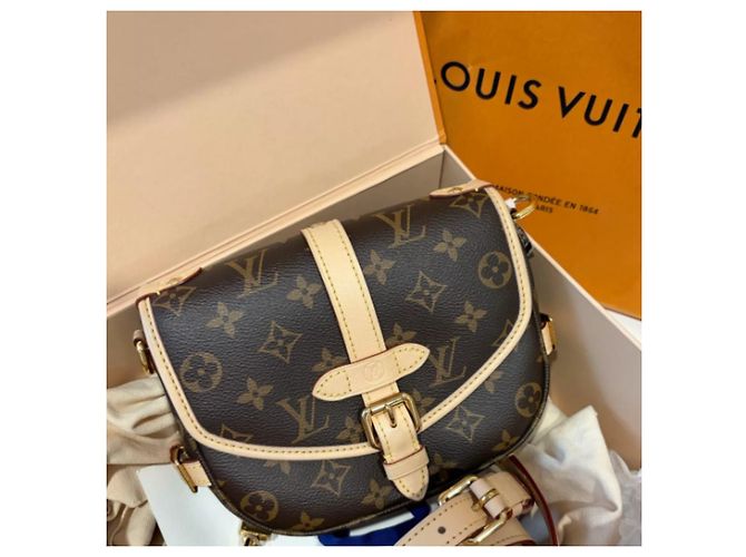 Borsa Louis Vuitton Saumur BB Monogram Marrone Monogramma - vista 5
