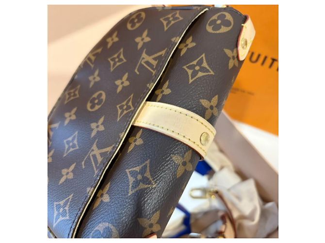 Borsa Louis Vuitton Saumur BB Monogram Marrone Monogramma - vista 8