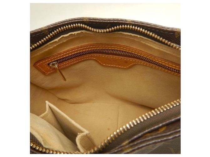 Borsa a tracolla Louis Vuitton Monogram Looping MM Marrone Monogramma - vista 4