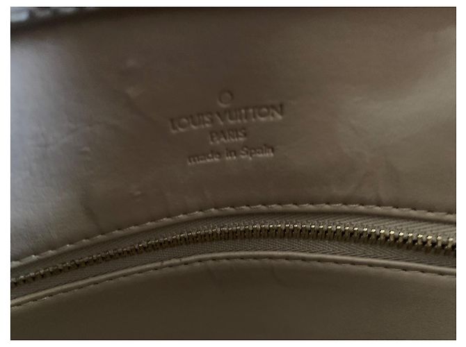 Louis Vuitton Monogram Vernis Reade Amarillo - vista 3