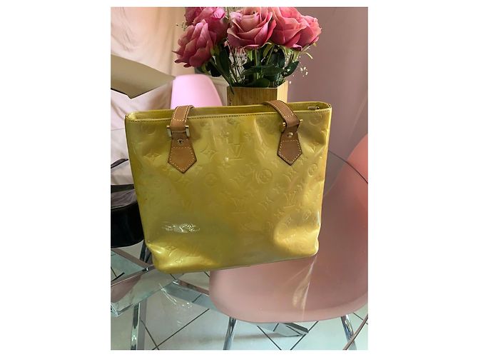 Louis Vuitton Monogram Vernis Reade Amarillo - vista 8