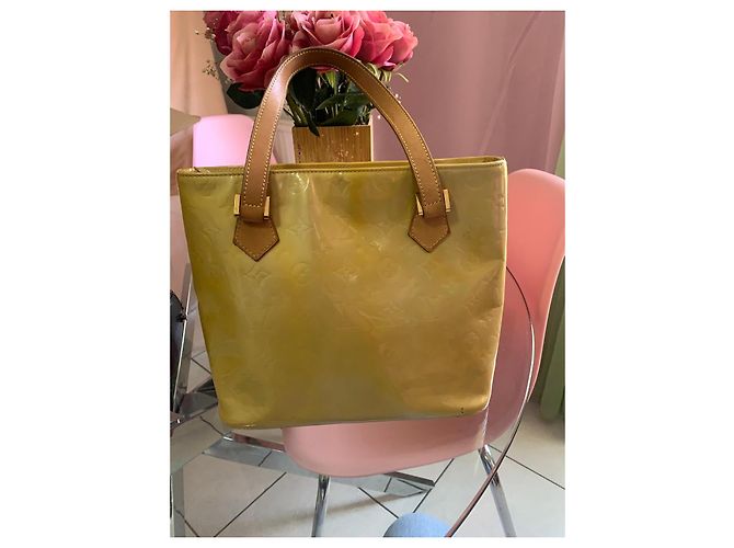 Louis Vuitton Monogram Vernis Reade Amarillo - vista 9