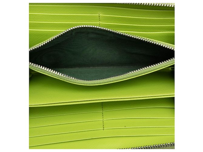 Cartera larga de cuero Saffiano verde Prada - vista 4