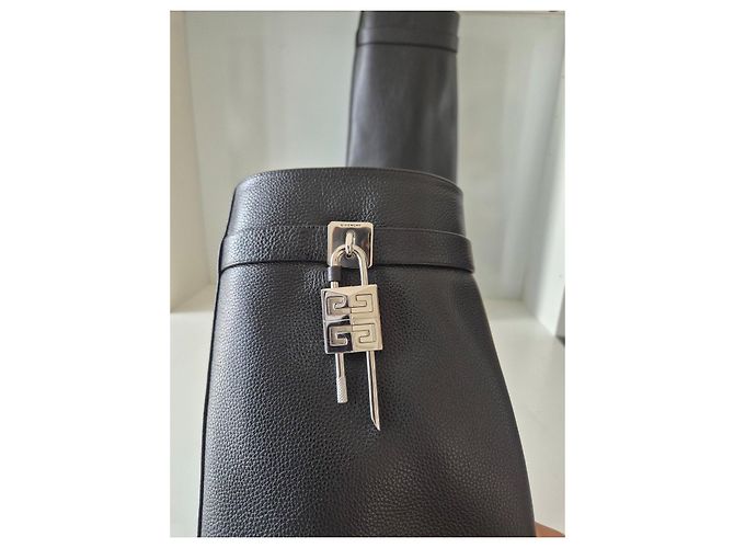 Givenchy Shark Lock Biker Stiefel aus schwarzem Leder - Ansicht 10