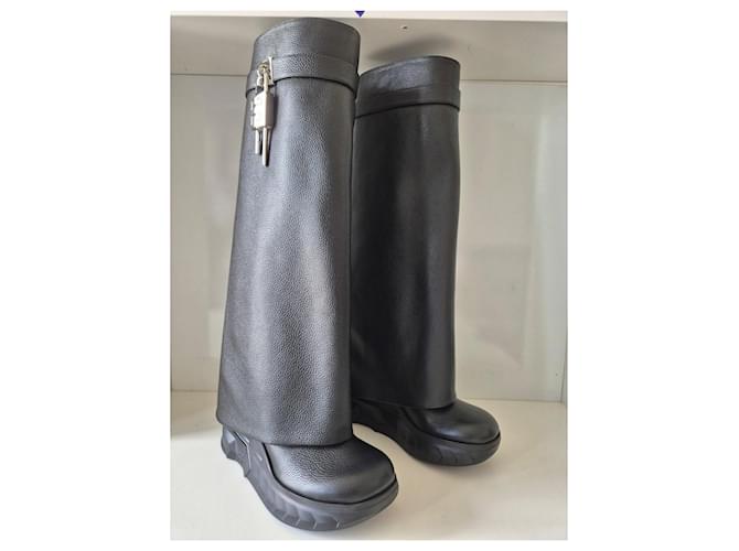 Givenchy Shark Lock Biker Stiefel aus schwarzem Leder - Ansicht 2