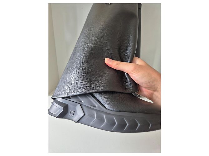 Givenchy Shark Lock Biker Stiefel aus schwarzem Leder - Ansicht 8