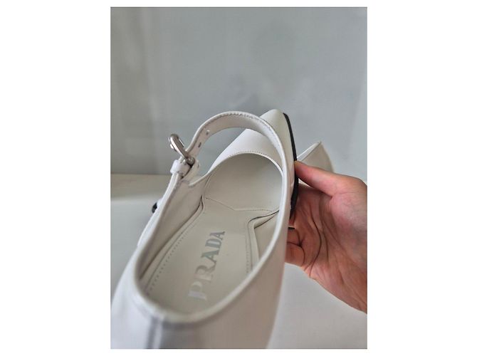 Prada Décolleté Mary Jane in pelle bianca Bianco - vista 12