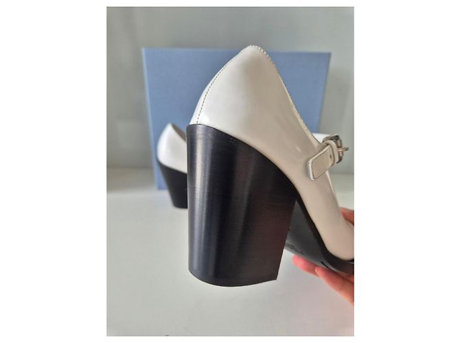 Prada Décolleté Mary Jane in pelle bianca Bianco - vista 8