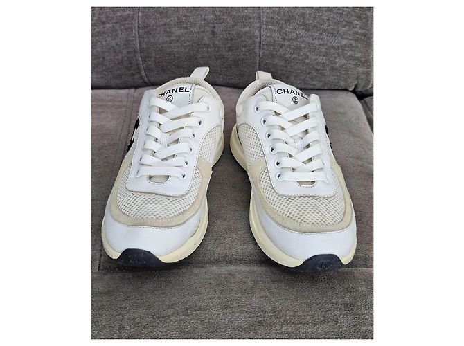 Sneakers Chanel CC Logo in pelle e mesh Nero Bianco - vista 2