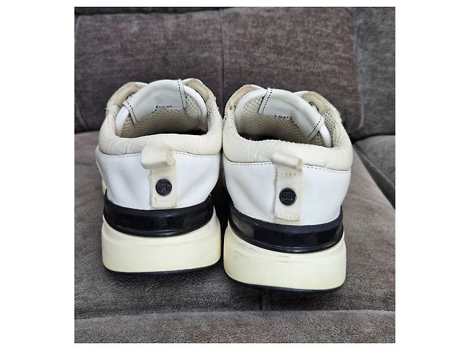 Sneakers Chanel CC Logo in pelle e mesh Nero Bianco - vista 8
