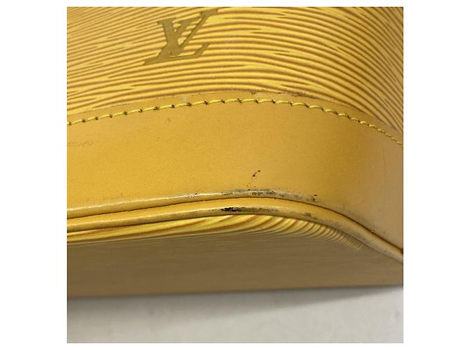 Bolso Louis Vuitton Alma Epi Amarillo - vista 6