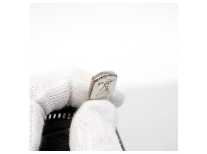 Louis Vuitton Taiga Zippy Wallet Grey - view 10