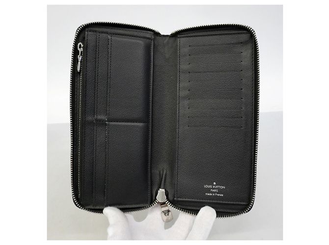 Louis Vuitton Taiga Zippy Wallet Grey - view 4