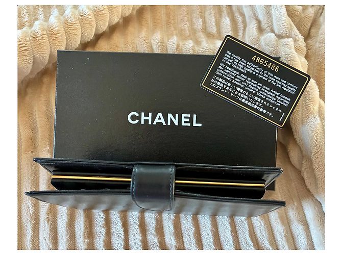 Cartera Chanel Classic Timeless de Cuero Negro - vista 3