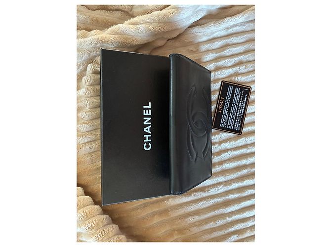Cartera Chanel Classic Timeless de Cuero Negro - vista 4