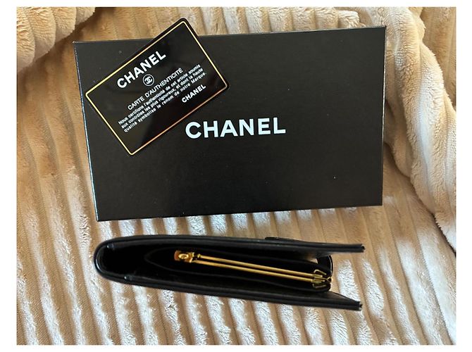 Cartera Chanel Classic Timeless de Cuero Negro - vista 5