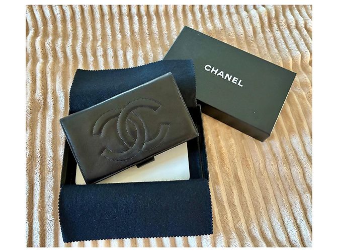 Cartera Chanel Classic Timeless de Cuero Negro - vista 6