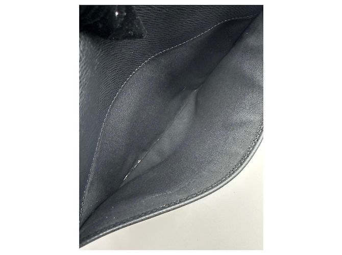 Louis Vuitton Taiga Andrei Borsa a Tracolla Nero - vista 5