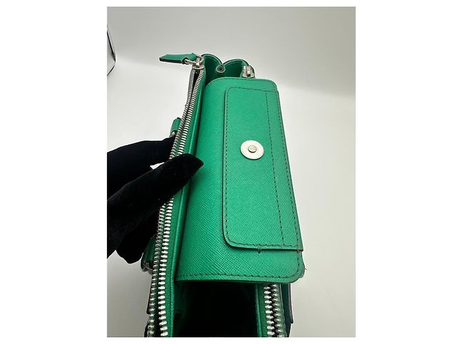 MCM Elda Bolsa de Mão em Couro Saffiano - Verde - vista 13