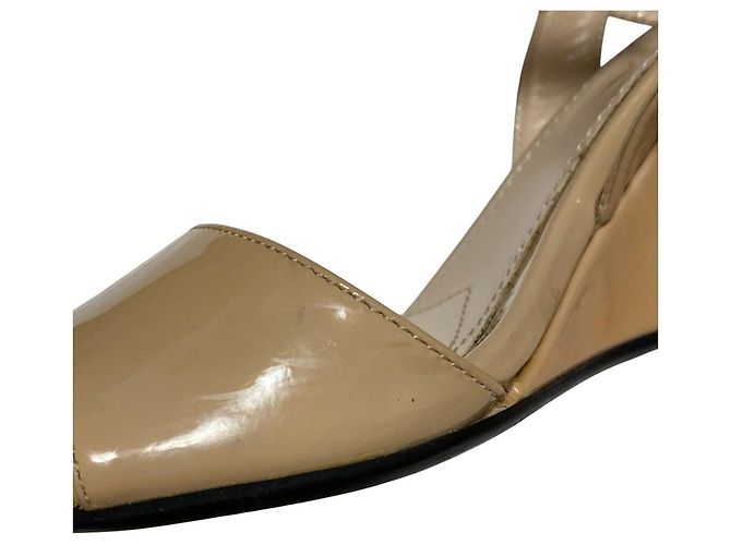 Sandali con zeppa in vernice Prada Beige - vista 12