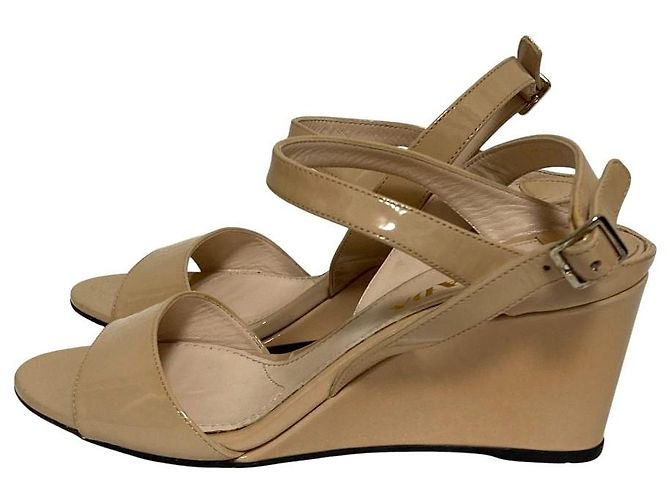 Sandali con zeppa in vernice Prada Beige - vista 2