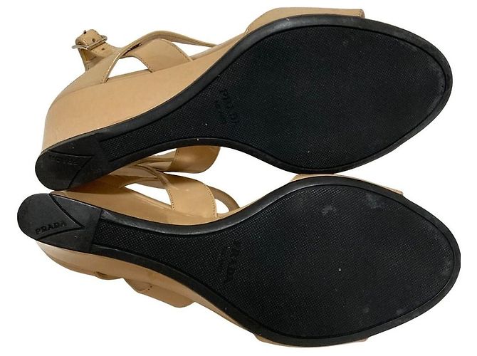 Sandali con zeppa in vernice Prada Beige - vista 4