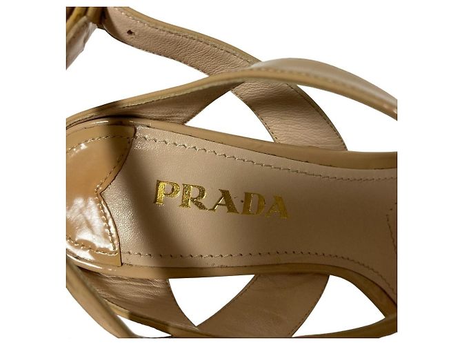 Sandali con zeppa in vernice Prada Beige - vista 6