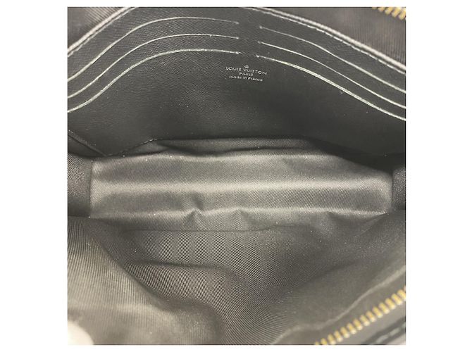 Pochette Voyage MM Monogram Eclipse Louis Vuitton Clutch Bag Nero - vista 4
