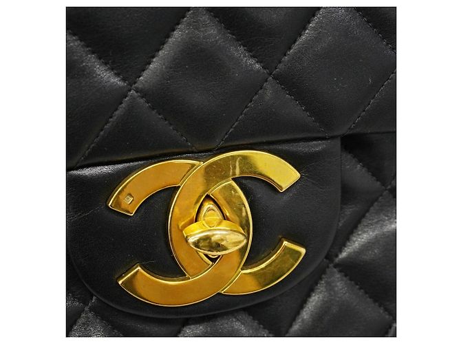 Timeless Chanel Schultertasche aus schwarzem Lammleder - Ansicht 10