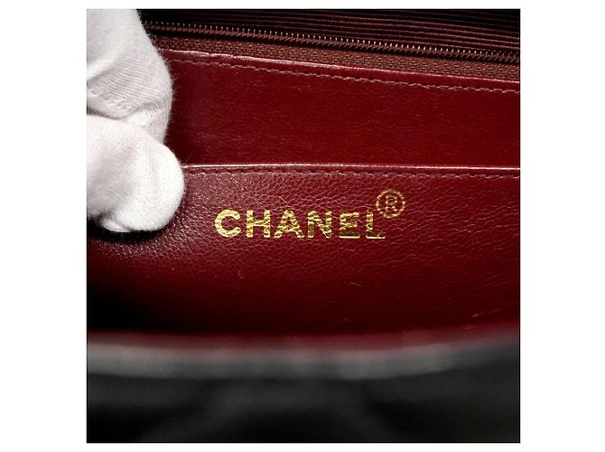 Timeless Chanel Schultertasche aus schwarzem Lammleder - Ansicht 5