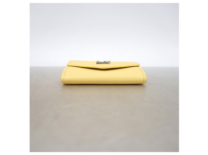 Cartera tríptico Louis Vuitton en amarillo - vista 2