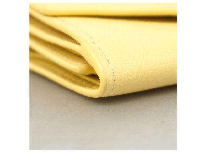 Cartera tríptico Louis Vuitton en amarillo - vista 5