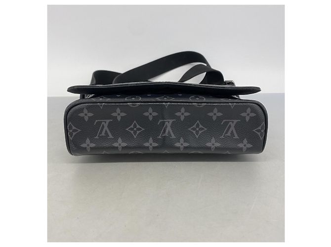 Borsa a tracolla Louis Vuitton Monogram Eclipse District PMNV2 Nero - vista 3