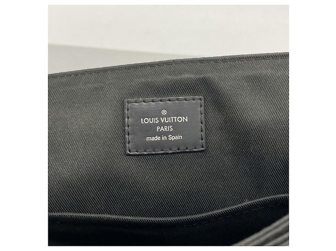 Borsa a tracolla Louis Vuitton Monogram Eclipse District PMNV2 Nero - vista 5
