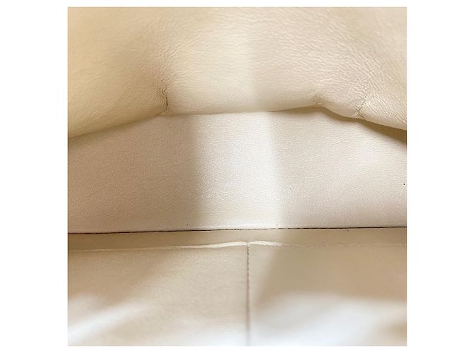 Borsa a tracolla Chanel Matelassé 25 Beige - vista 13