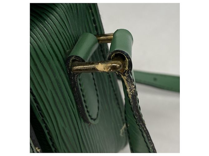 Borsa a tracolla Louis Vuitton Epi Saint Cloud in verde Borneo - vista 8