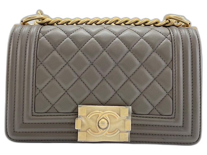 Petit sac à bandoulière Chanel Boy en agneau marron - vue 2