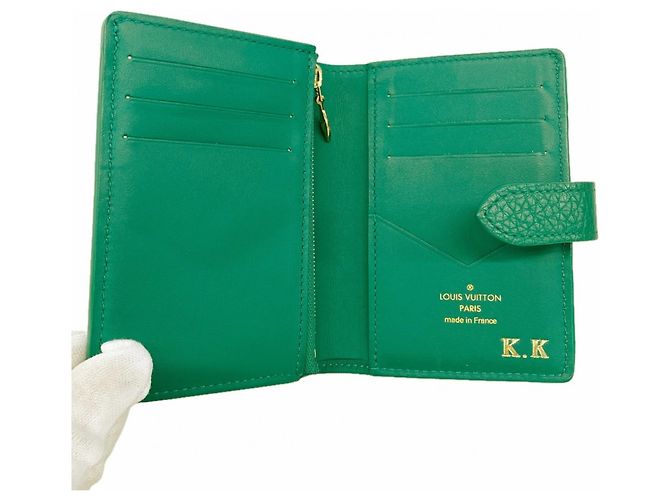 Louis Vuitton Bi-Fold Wallet aus Taurillon-Leder in Grün - Ansicht 3
