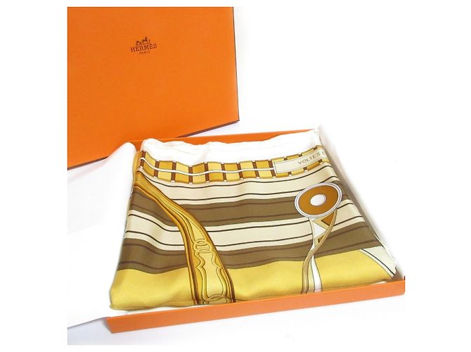 Hermès Sciarpa Hermes Carre 90 Voltes et Pirottes Beige - vista 10