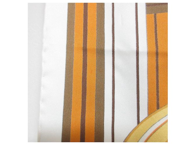 Hermès Sciarpa Hermes Carre 90 Voltes et Pirottes Beige - vista 14