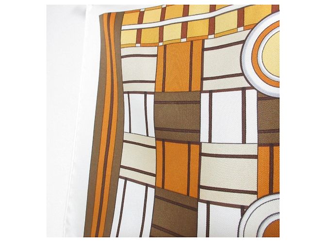 Hermès Sciarpa Hermes Carre 90 Voltes et Pirottes Beige - vista 3