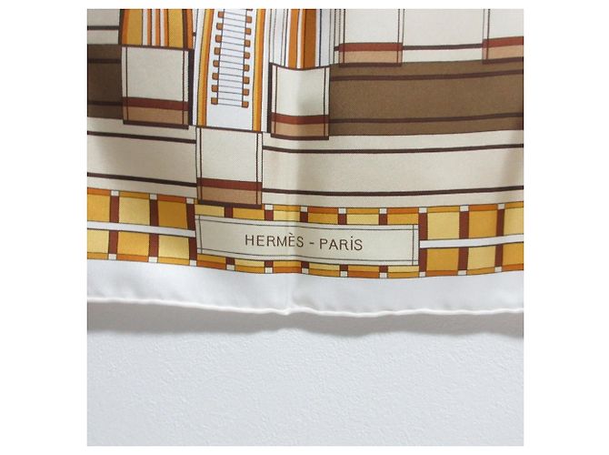 Hermès Sciarpa Hermes Carre 90 Voltes et Pirottes Beige - vista 6