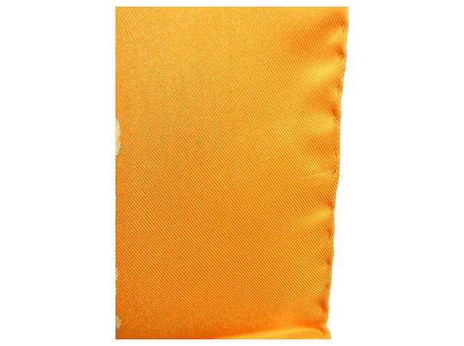 Hermès Sciarpa di seta Hermes Carre 90 Nuba Mountain Animal Print in Arancione - vista 12
