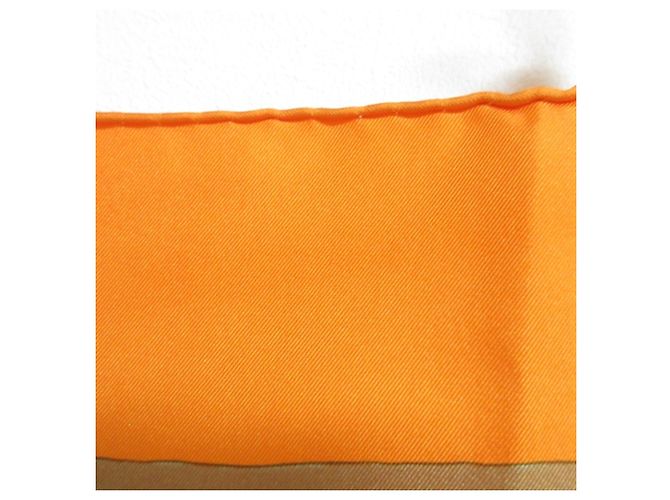 Hermès Sciarpa di seta Hermes Carre 90 Nuba Mountain Animal Print in Arancione - vista 14