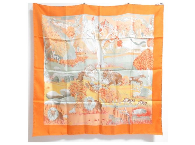 Hermès Sciarpa di seta Hermes Carre 90 Nuba Mountain Animal Print in Arancione - vista 2