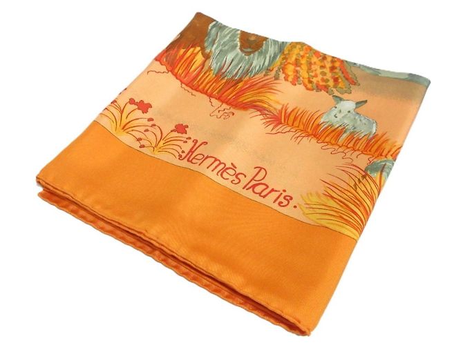 Hermès Sciarpa di seta Hermes Carre 90 Nuba Mountain Animal Print in Arancione - vista 3